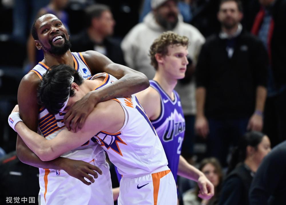 其背后是对 其背后是对