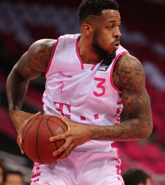 现出极强的 现出极强的